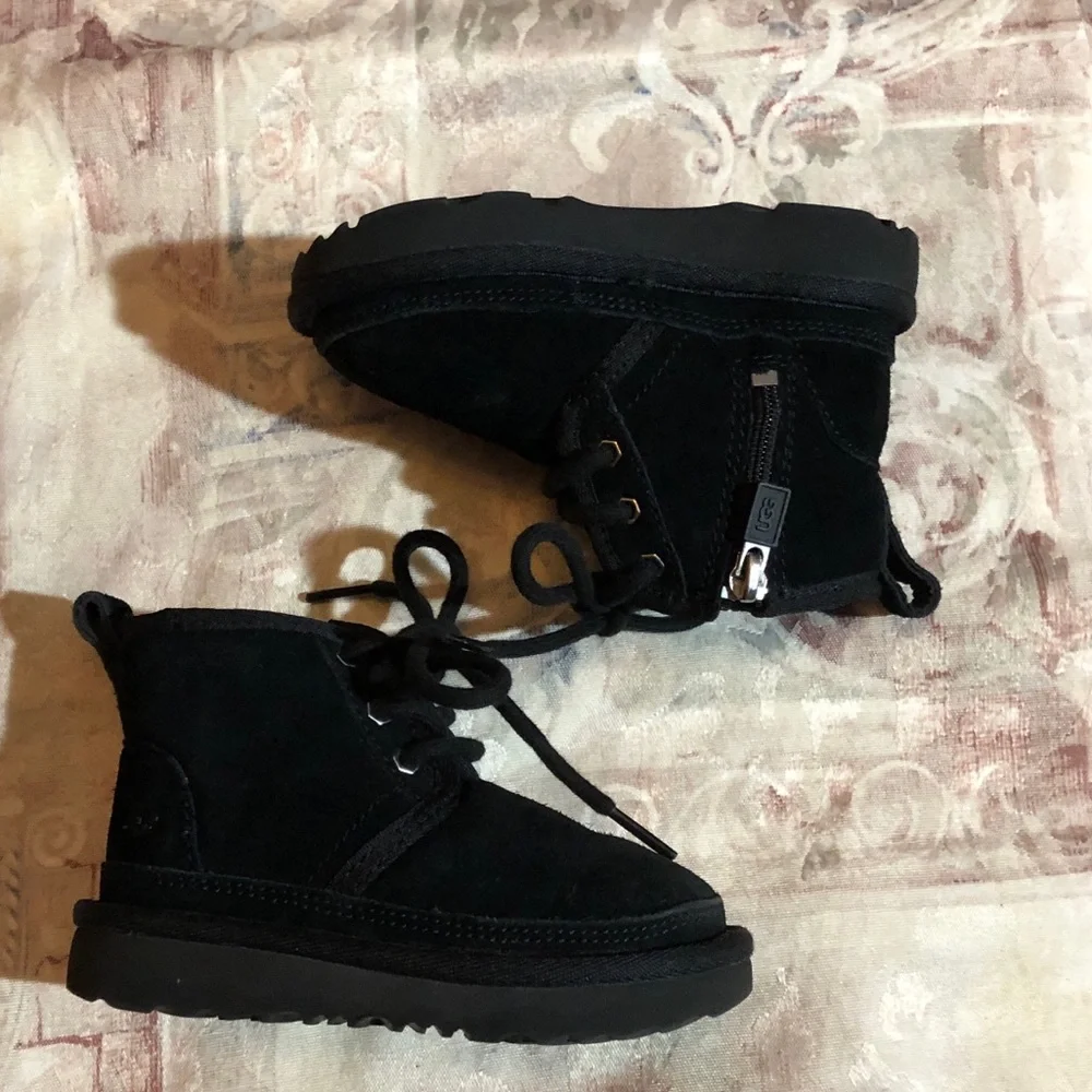 UGG Toddlers Black Suede Boots 10173201